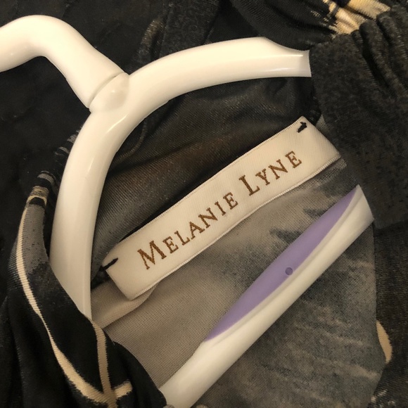 Melanie Lyne Top w/Cut Out and Ruching detail @ collar - Picture 5 of 10